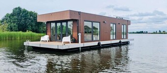 Houseboat: "De Walvis" with tender. 6p 4+ 2 kids