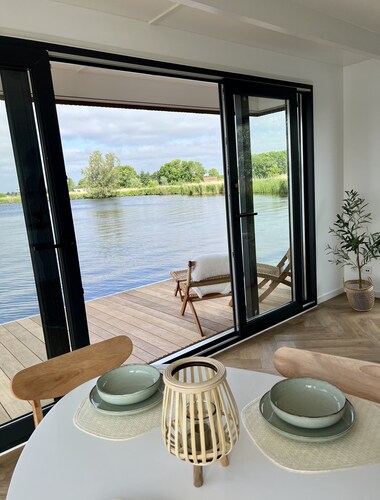 Houseboat "Nevel" at the Kagerplassen tender included