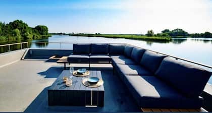 Houseboat "Nevel" at the Kagerplassen tender included