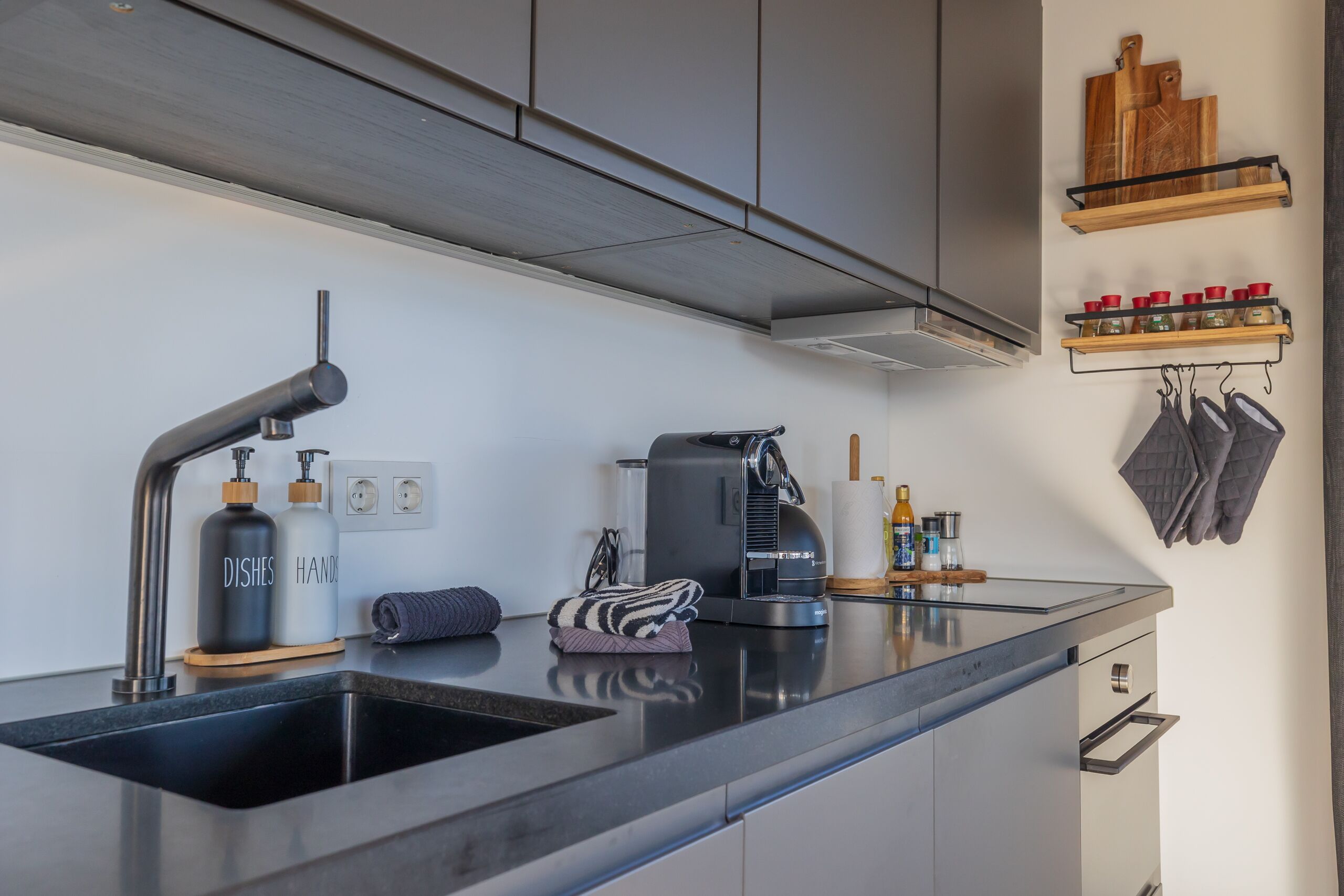 Kühlschrank, Ofen, Herdplatte, Geschirrspüler