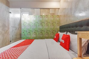 デラックス ダブルルーム | デスク、WiFi (無料)、ベッドシーツ