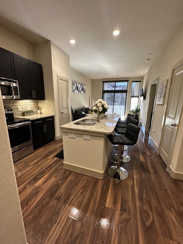 Fridge, microwave, oven, stovetop - Upscale luxury apartments units near Nrg Stadium Medical center Downtown Museum. (Houston)