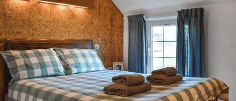 2 bedrooms, free WiFi, bed sheets