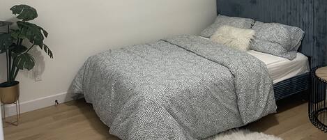 1 chambre, fer et planche à repasser, Wi-Fi, draps fournis