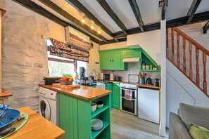 Fridge, microwave, oven, coffee/tea maker