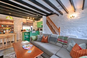 TV, fireplace - Finest Retreats | Bwthyn Siabod (Dolwyddelan)