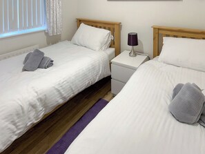 3 bedrooms, free WiFi, bed sheets - 3 bedroom accommodation in Rothbury (Rothbury)