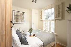 3 soverom, strykejern/-brett, internettilgang og sengetøy