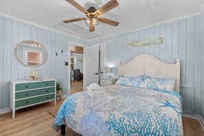 2 slaapkamers, een strijkplank/strijkijzer, gratis wifi, beddengoed