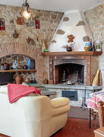 For an unforgettable stay among the sea, castles and good food
