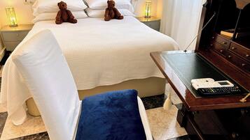 2 bedrooms, desk, iron/ironing board, travel crib