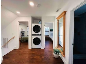 5 habitaciones, escritorio, tabla de planchar con plancha y wifi gratis 