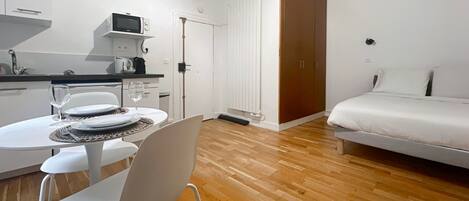 Strygejern/strygebræt, Wi-Fi, sengetøj