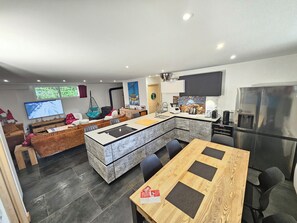 雪櫃、微波爐、焗爐、爐具