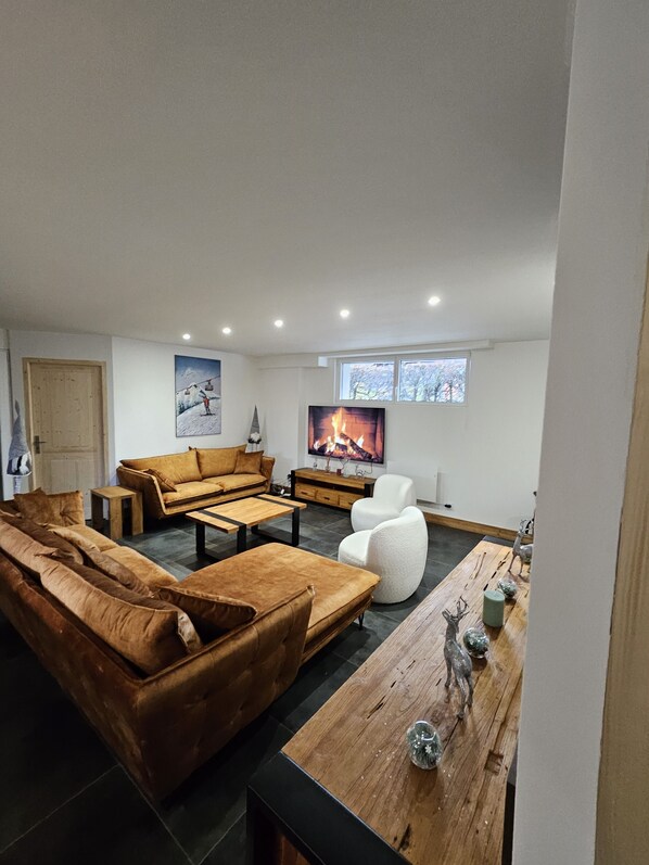 智能電視、壁爐