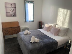 4 bedrooms, bed sheets