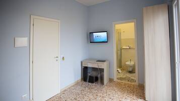Panoramic Double Room | Desk, soundproofing, free WiFi, bed sheets