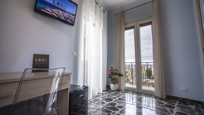 パノラミック 4 人部屋 | デスク、防音設備、WiFi (無料)、ベッドシーツ