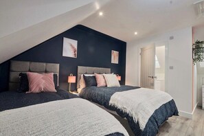 4 bedrooms, iron/ironing board, free WiFi, bed sheets
