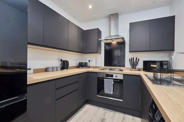 Fridge, microwave, oven, stovetop