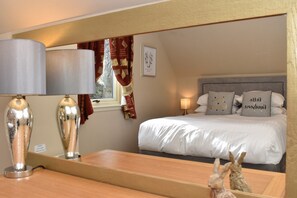 3 chambres, fer et planche à repasser, Wi-Fi gratuit, draps fournis