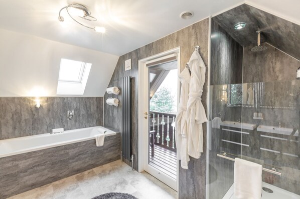Shower, jetted tub, eco-friendly toiletries, hair dryer