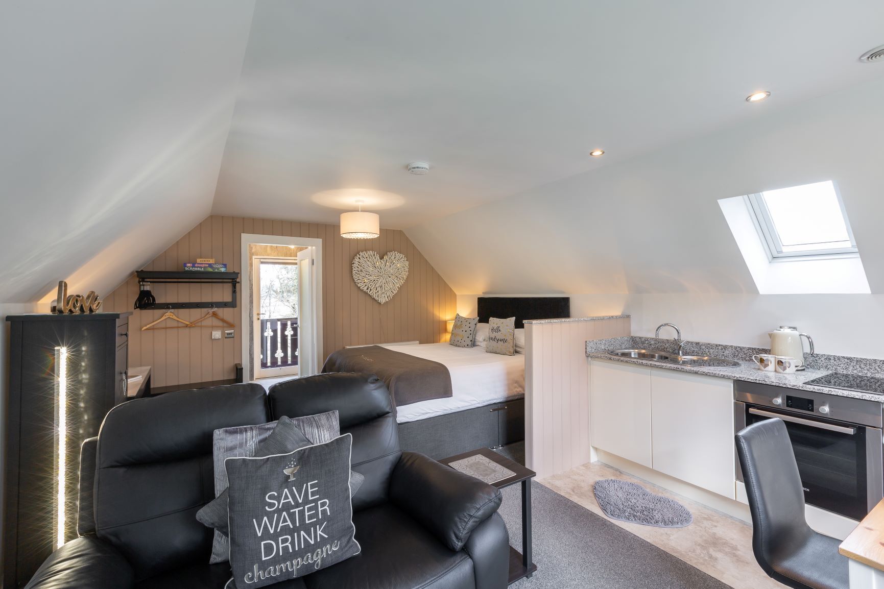 Luxury Studio Apartment With Spa Bath - Drymen