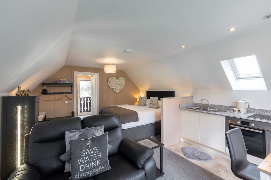 Luxury Studio Apartment With Spa Bath - Drymen