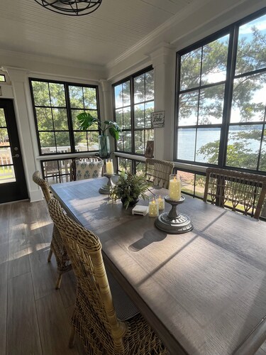 New listing! Spacious Waterfront Cottage! Family Friendly Getaway!