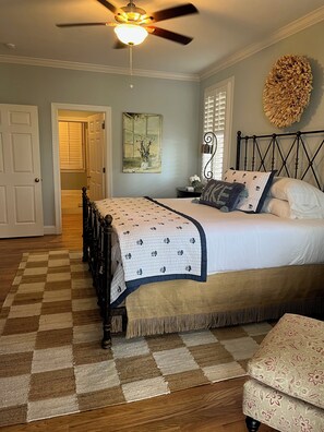 4 bedrooms, desk, iron/ironing board, free WiFi