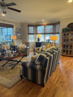 Smart TV, DVD player, books