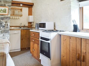 Lavavajillas, periquera y utensilios de cocina