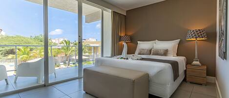 9 chambres, coffres-forts dans les chambres, fer et planche Ă repasser