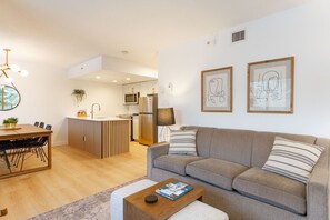 プレミアム アパートメント | リビング エリア | 暖炉