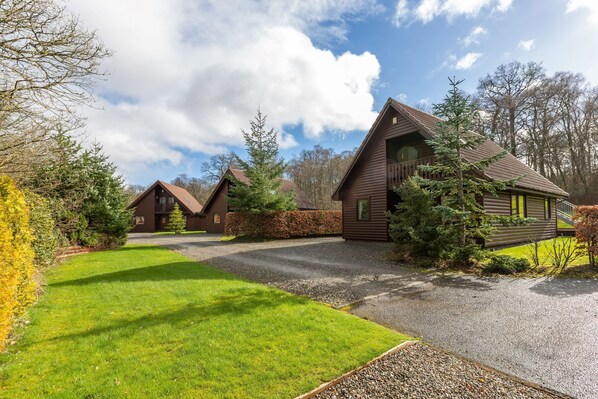 Exterior - Ptarmigan Luxury Lodge apartment with private hot tub (Loch Lomond)