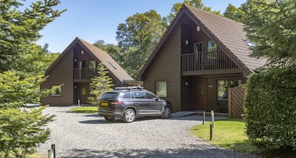 Montrose Lodge with private hot tub and sauna