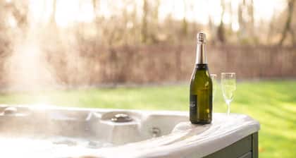 Montrose Lodge with private hot tub and sauna