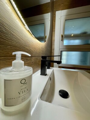 Shower, free toiletries, hair dryer, towels