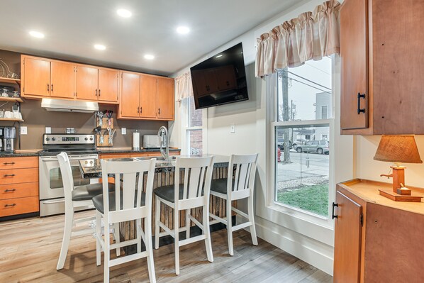 Fridge, microwave, stovetop, coffee/tea maker - West Liberty Vacation Rental Near Mad River! (West Liberty)