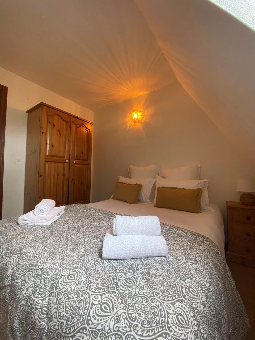3 bedrooms, iron/ironing board, travel cot, free WiFi