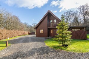 Exterior - Ben Lomond Luxury Lodge with hot tub and sauna (Nr Drymen)