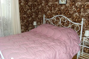 3 bedrooms, iron/ironing board, travel crib, WiFi