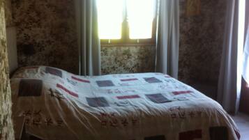 3 bedrooms, iron/ironing board, travel cot, WiFi