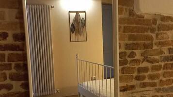 Economy-Zimmer, 1 Doppelbett, Nichtraucher, Blick auf den Innenhof | Kostenloses WLAN