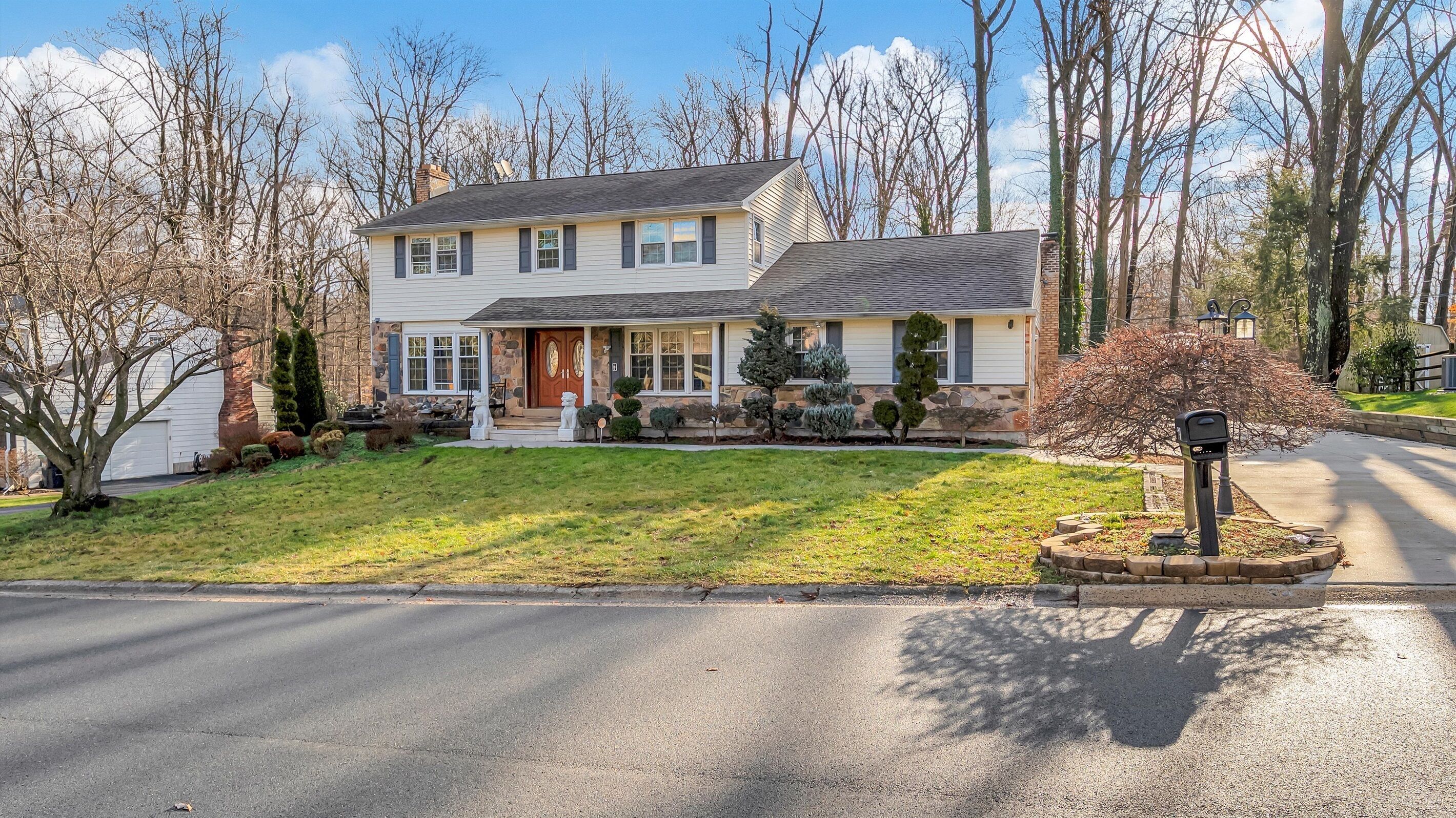 Relaxing 5BR Family Home w/ Fire Pit & Pool Table