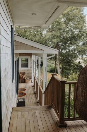 Terrace/patio - The Treehouse - Private Beach on Cape Cod Bay (Plymouth)