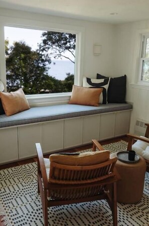 Smart TV, fireplace - The Treehouse - Private Beach on Cape Cod Bay (Plymouth)