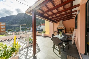 Outdoor dining - Ocean Breeze (Porto Moniz)