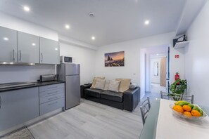 Interior - Ocean Breeze (Porto Moniz)