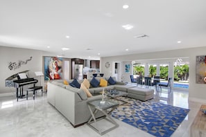 Smart TV - Tranquil 3 Bed 2 Bath Pool Home Mins to the Beach (Hollywood)
